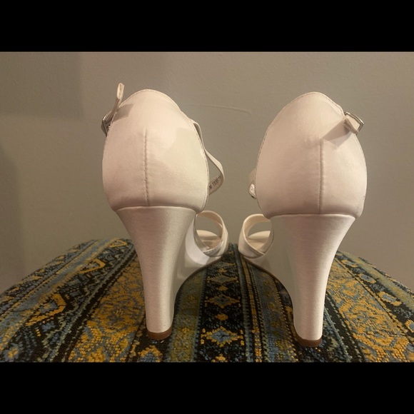 David's Bridal Cream Wedges with Silver Accents - Picture 6 of 7